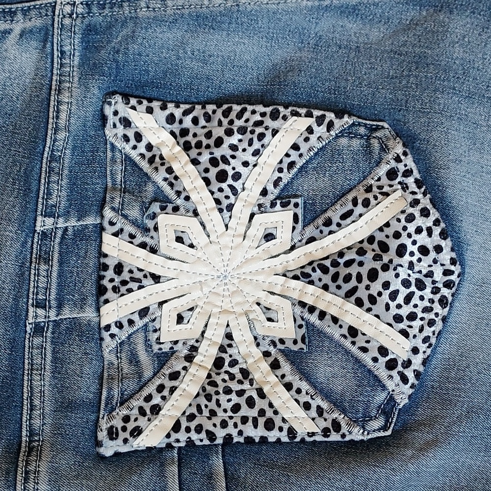 NWT Jack David Plus Size Blue Medium Wash Jeans with Decorated Pockets Size 22 - Picture 2 of 11
